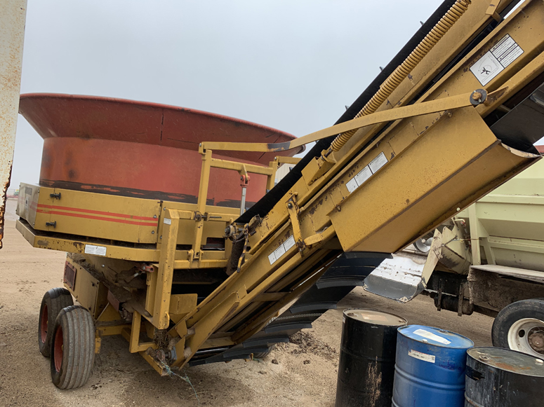 23 H1000 HAYBUSTER TUB GRINDER