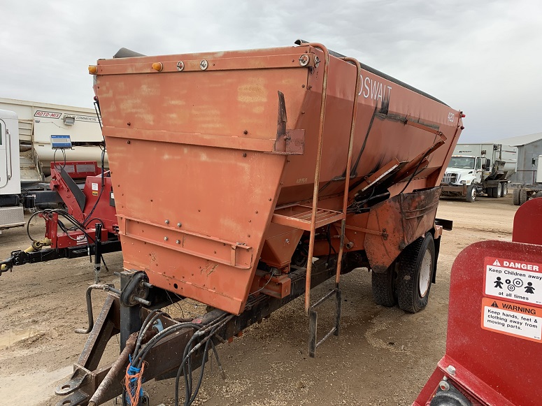 CONSIGN UNIT 102 420 OSWALT MIXER WAGON