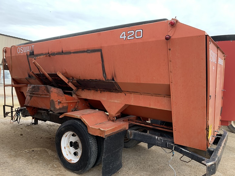 CONSIGN UNIT 102 420 OSWALT MIXER WAGON