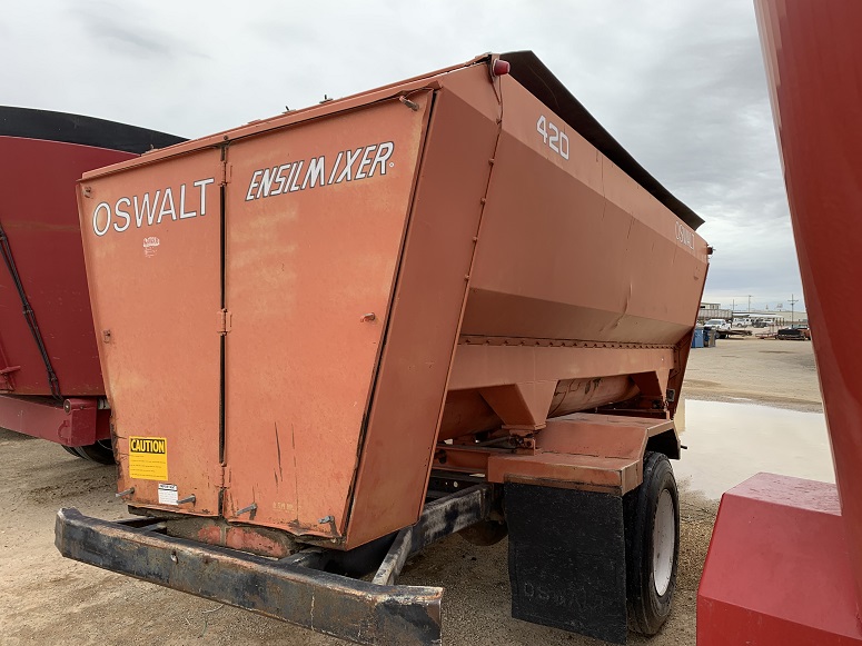 CONSIGN UNIT 102 420 OSWALT MIXER WAGON
