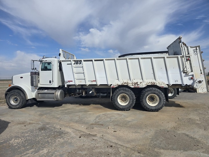 2009 Peterbilt 367 w/JBS VMT2248 Truck Mount Spreader