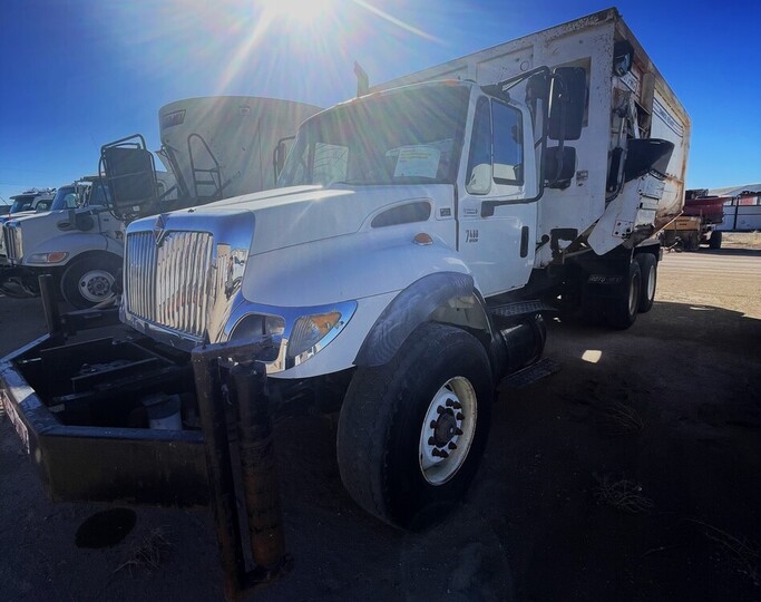 2004 IHC W/ 920-18 ROTO-MIX
