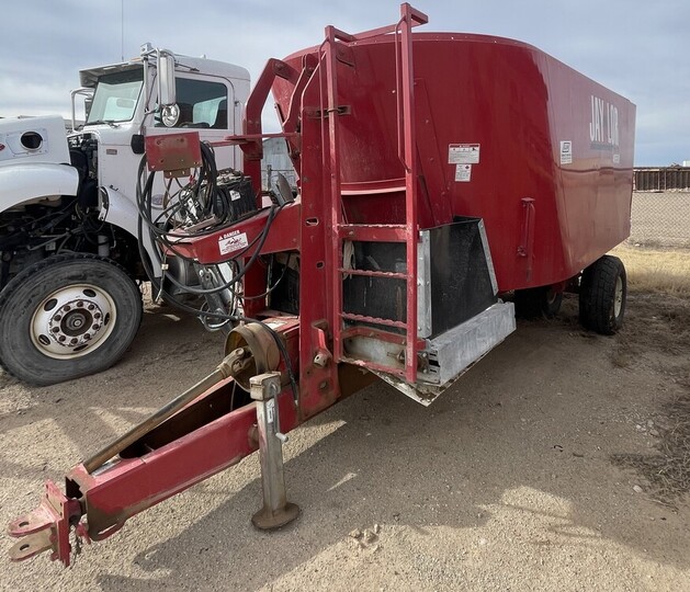 4650 JAYLOR MIXER TRAILER