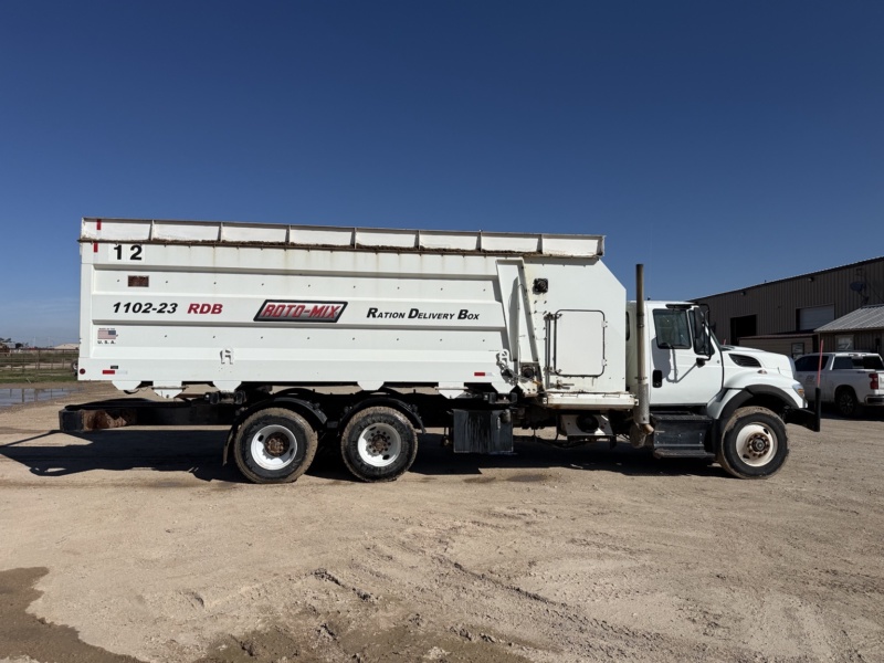 2018 IHC 7400 SBA W/ 1102-23 RDB ROTO-MIX